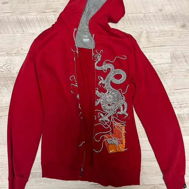 나이키 용 문양 후드