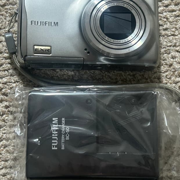 후지필름 f70exr 실버디카