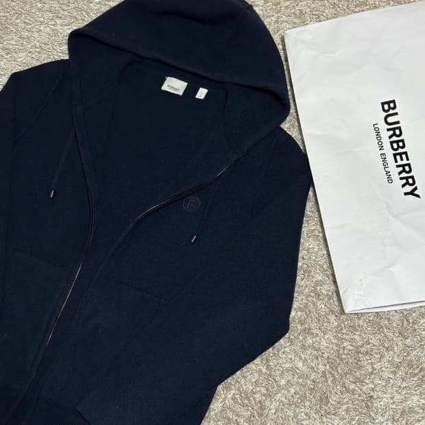 [리오브] 버버리 TB 로고 케시미어 니트 후드집업