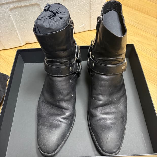 생로랑 모터사이클 부츠, 생로랑 하네스 부츠