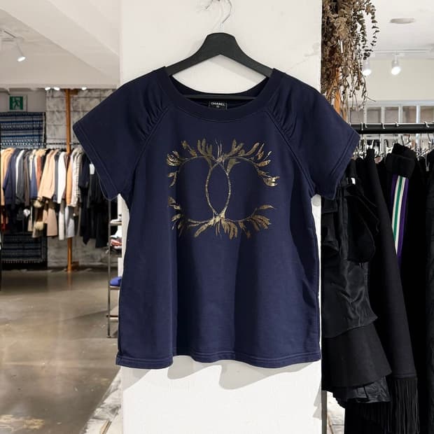 샤넬 네이비 셔링 로고 래글런 하프 티셔츠