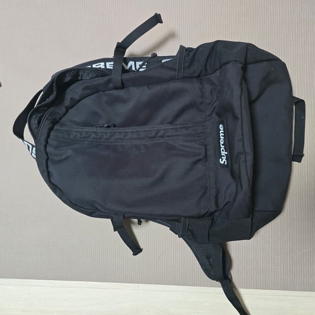 슈프림 백팩 팝니다