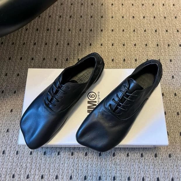 MM6 메종 마르지엘라 블랙 레이스업 슈즈