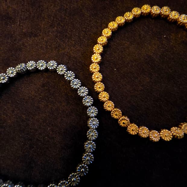 써지컬 데이지 Flower 🌼 Bracelet — 2 Styles