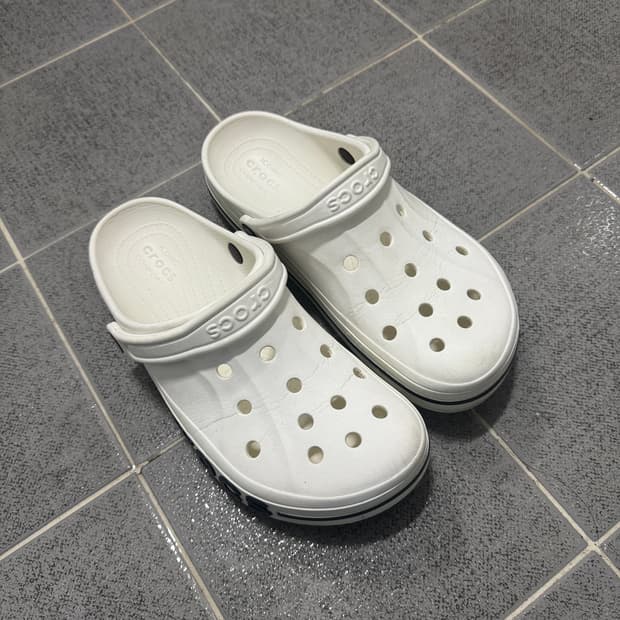 크록스 바야밴드 클로그 화이트 네이비