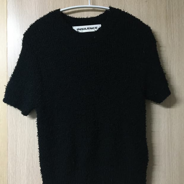 인사일런스 우먼 펜시얀 하프 슬리브 니트 블랙