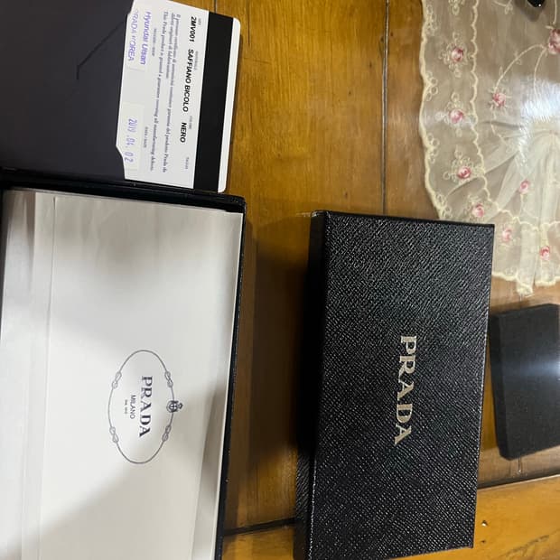 프라다 사피아노 장지갑 새제품