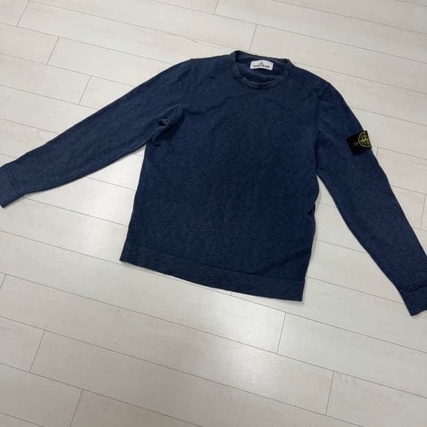 스톤아일랜드 니트 M  사이즈  상태 8.4/10  사진 찍고 절대 안입