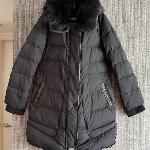모그 MOGG 블랙 후드 구스다운 패딩 점퍼 라쿤털 탈부착 양가죽 트리밍