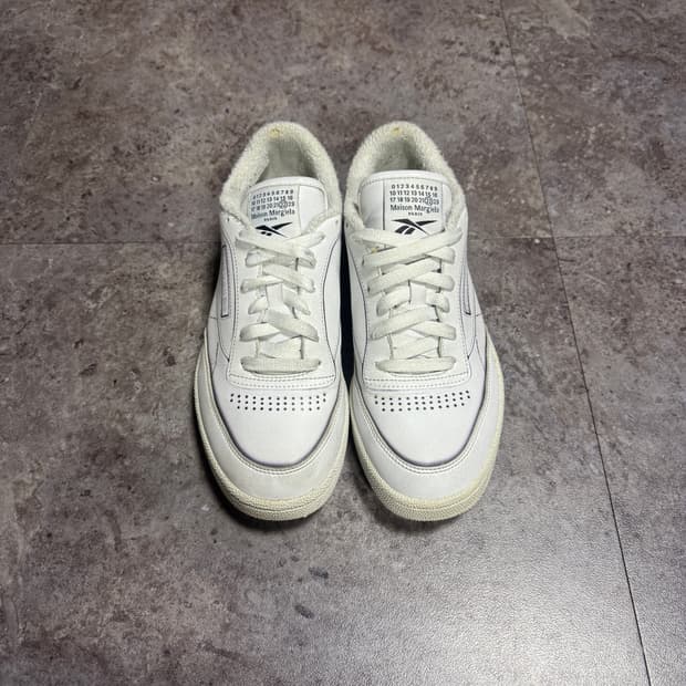 리복 마르지엘라 클럽c 255