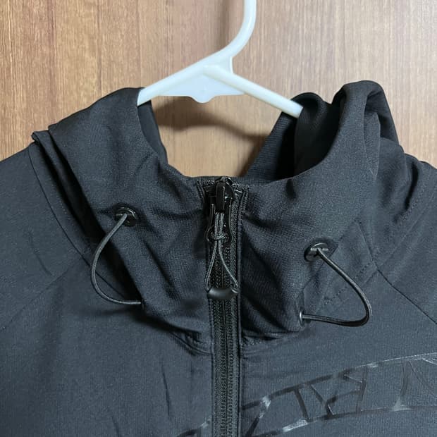 [M] 프린팅 바람막이 집업