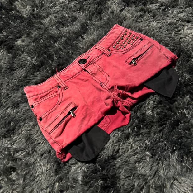 포켓 스터드 포인트 레드 숏팬츠