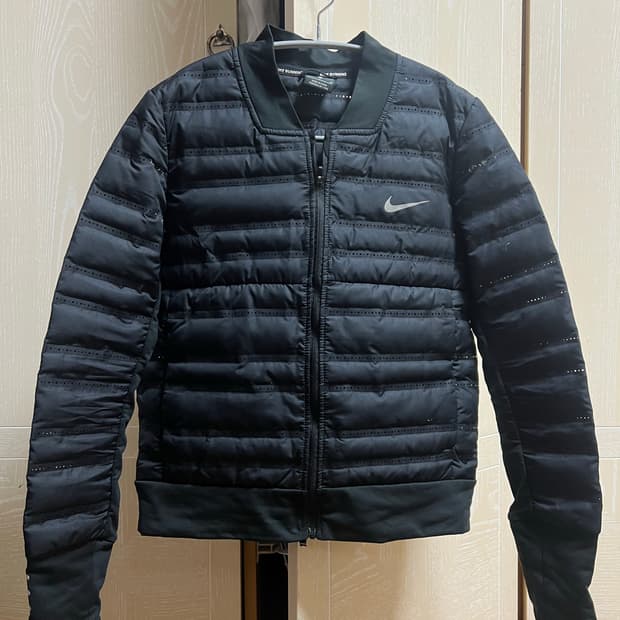 나이키 에어로로프트 러닝 자켓 블랙 s