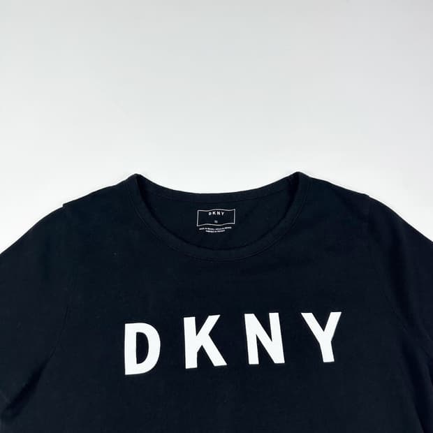 DKNY 디케이앤와이 블랙 반팔티 (XS 여성추천)