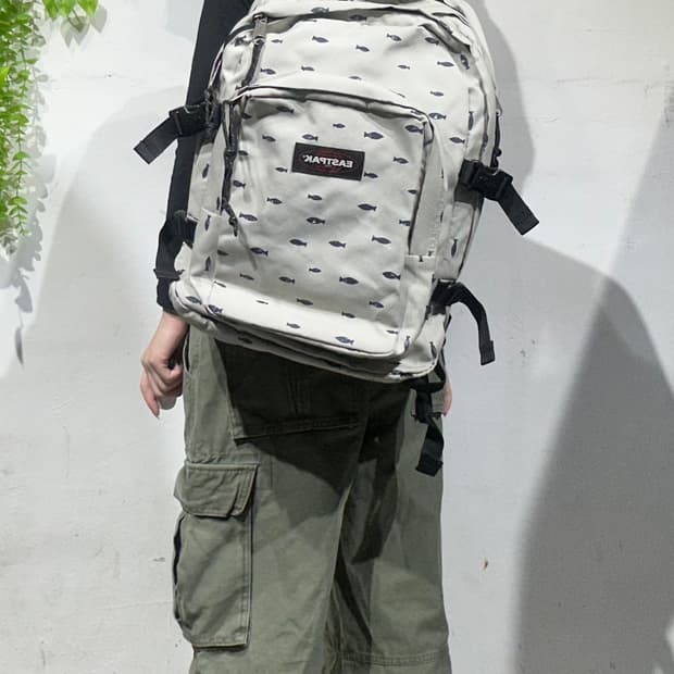 이스트팩 아이보리 물고기 피싱 백팩 가방