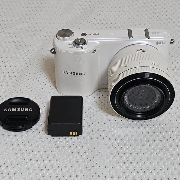 삼성 NX2000 미러리스 카메라(액정 줄 확인)