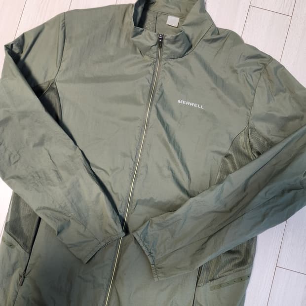 새상품급) 머렐 메쉬배색 스포티 경량 방풍 자켓 (카키) 사이즈105 x