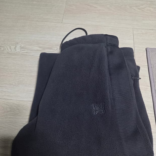 유니클로 니들스팬츠 다크그레이 L