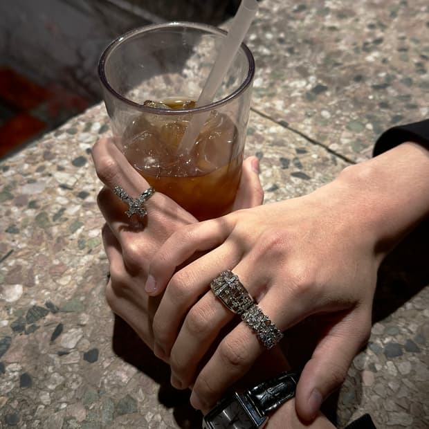 Bold the cross cubic ring