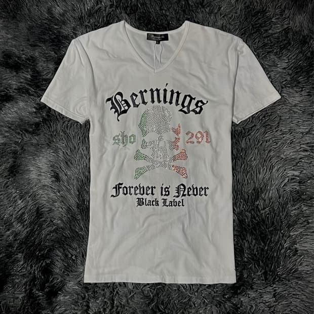 Berning Sho 고딕 레터링 스컬 큐빅 화이트 반팔 티셔츠