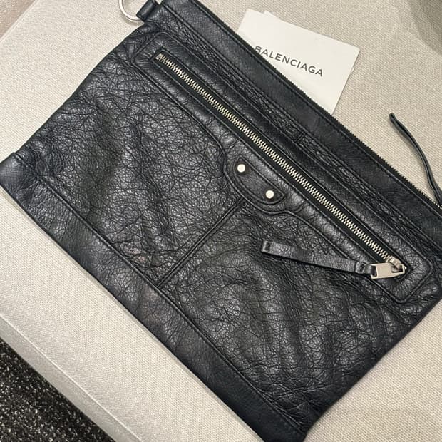 발렌시아가 클립클러치