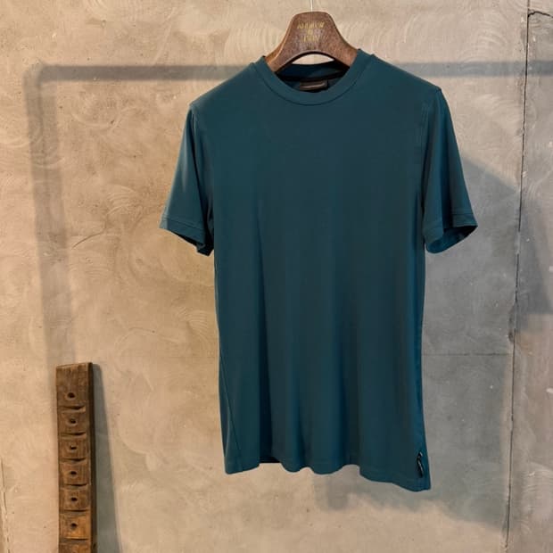 엠포리오 아르마니 크루넥 티셔츠 100