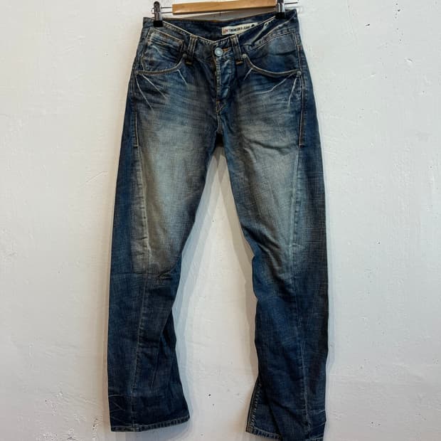 리바이스 엔지니어드진 28