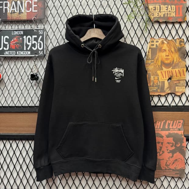 스투시 월드투어 기모 후드티 전면 레터링 로고 포인트 블랙