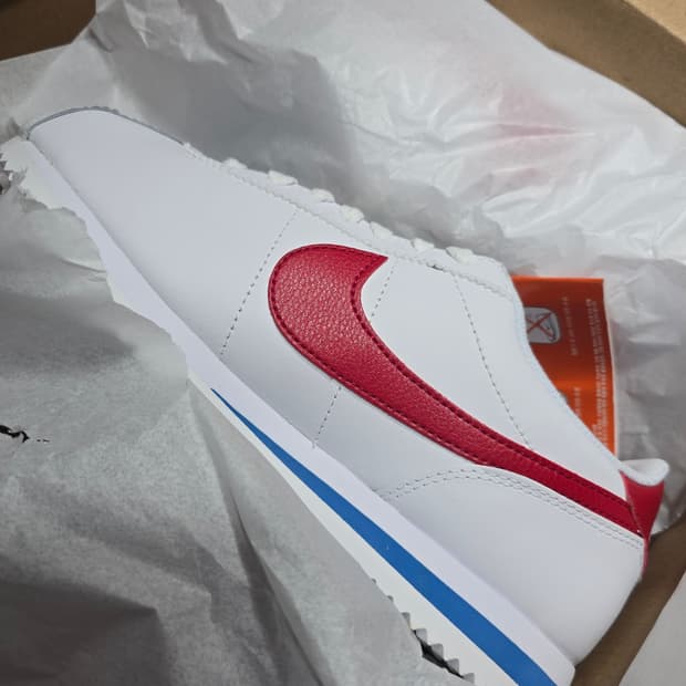 새제품)나이키 우먼 코르테즈 바사티레드 팝니다.