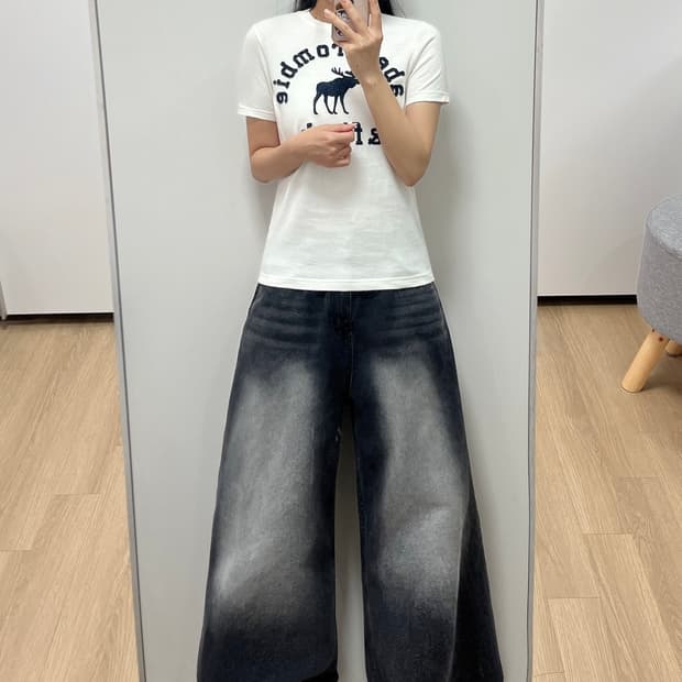 아베크롬비 자수로고 화이트 반팔 티셔츠