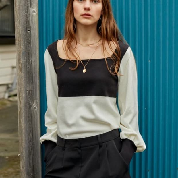 Raive 레이브 스퀘어넥 배색 니트 아이보리 블랙