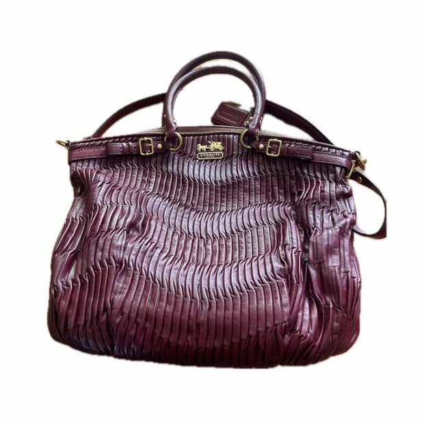 코치 버건디 가방