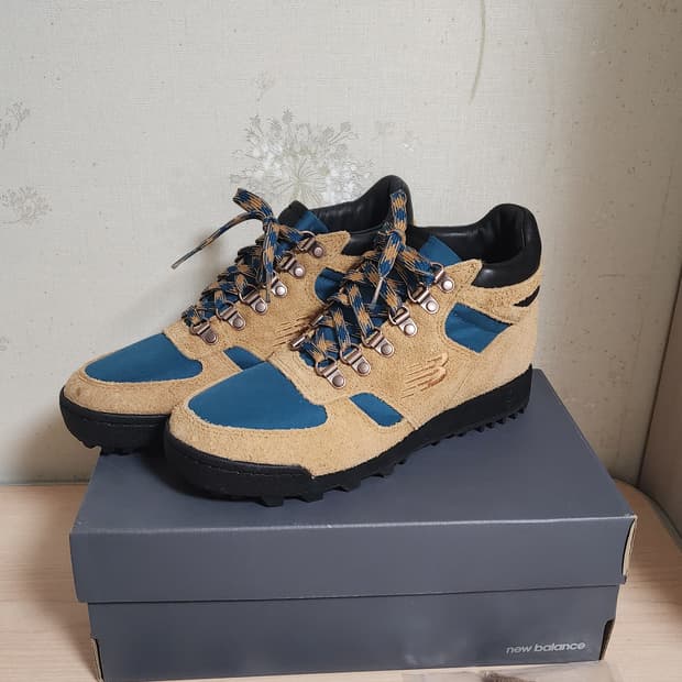 뉴발란스 트레킹화 등산화 스웨이드 코듀라