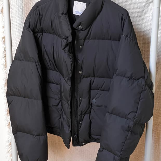 타낫 클래식 푸퍼 자켓 블랙