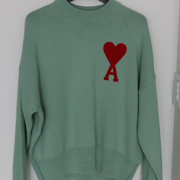 아미 빅하트 로고 니트 