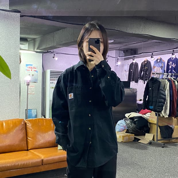 칼하트 패치로고 투포켓 블랙 셔츠 B3160