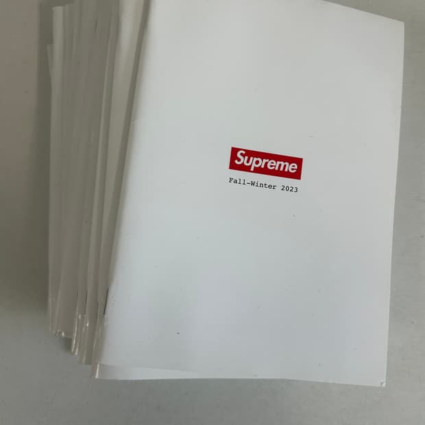 슈프림 23FW 미니 북