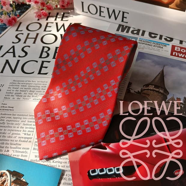 로에베 실크 레드 로고 패턴 넥타이 9.7cm A등급 A19805
