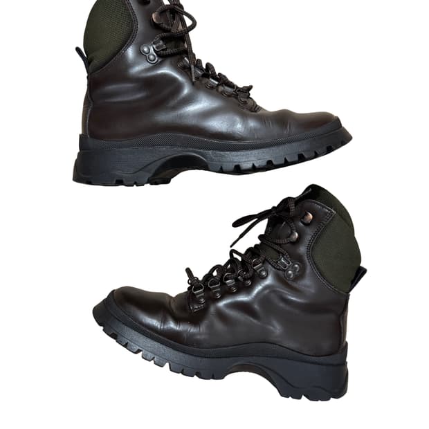 프라다 Y2K 스타일 컴뱃 부츠