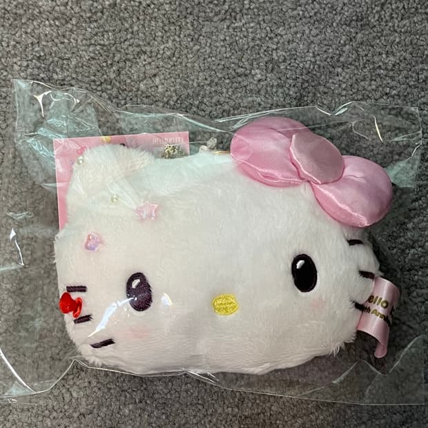 (새상품) 헬로 키티 50주년 기념 파우치 키링