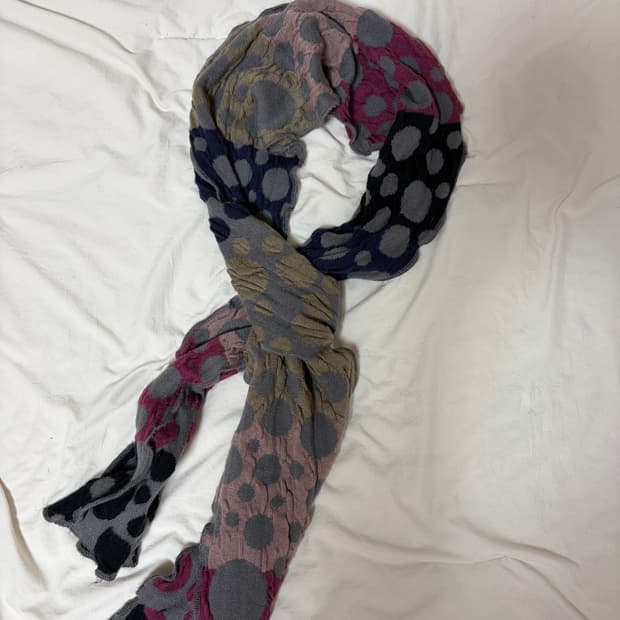 도트 패턴 머플러 