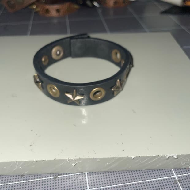 Star eyelet leather bracelet