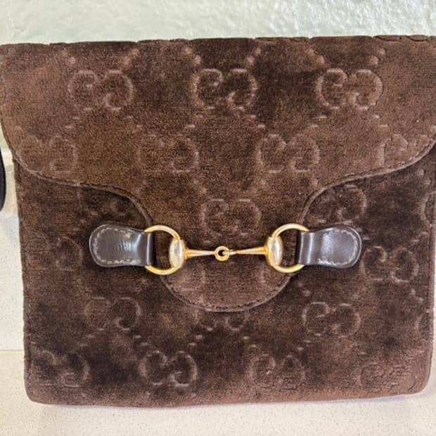 70s 구찌 빈티지 벨벳 GG 호스빗 클러치백 브라운