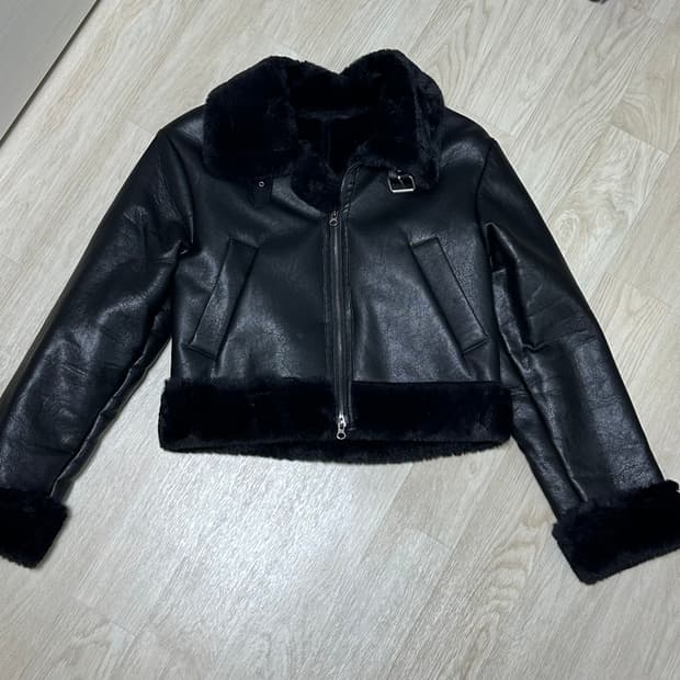 디엑스비서울 블랙 숏 무스탕 가죽자켓 블랙