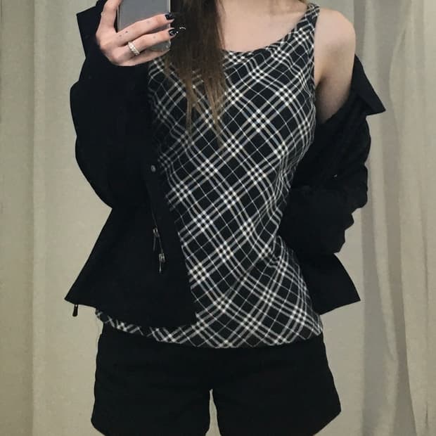 버버리 다크체크 나시