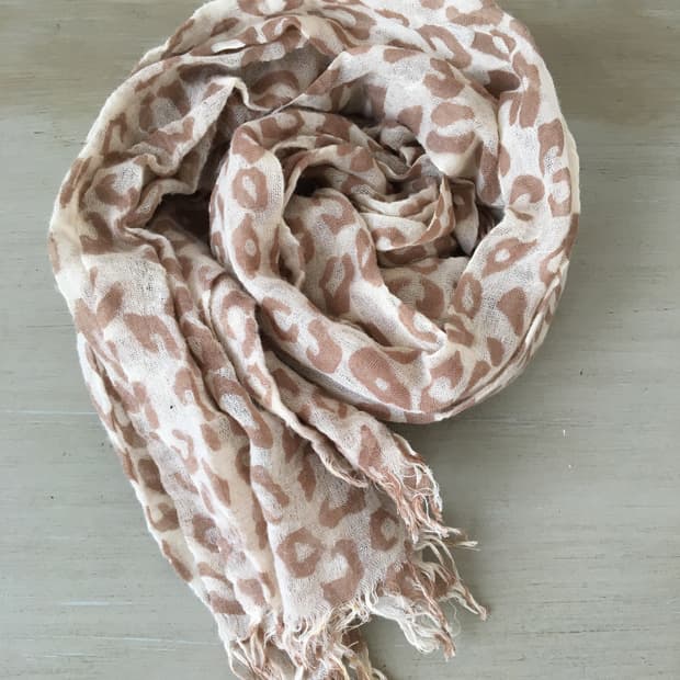  leopard pattern scarf