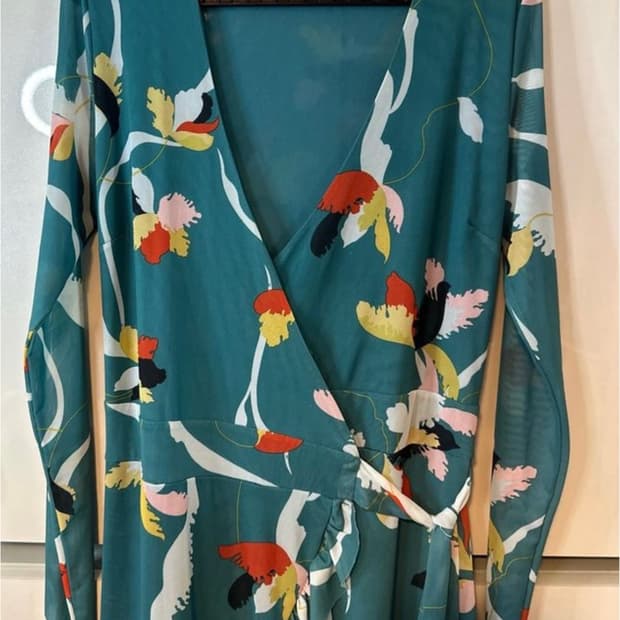 Soaked in Luxury플라워 패턴 랩 롱 원피스 