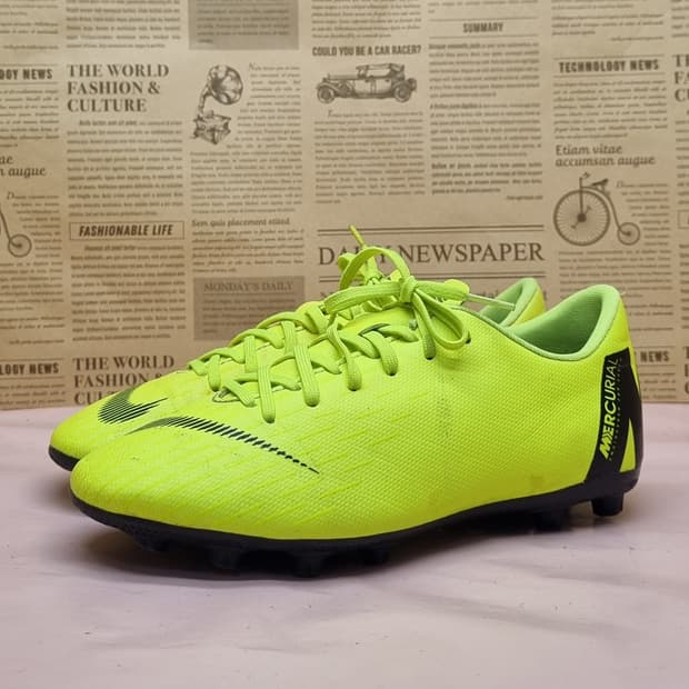 나이키 머큐리얼 베이퍼12 아카데미 축구화 235