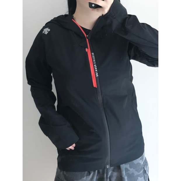 데상트 트레이닝 바람막이 M