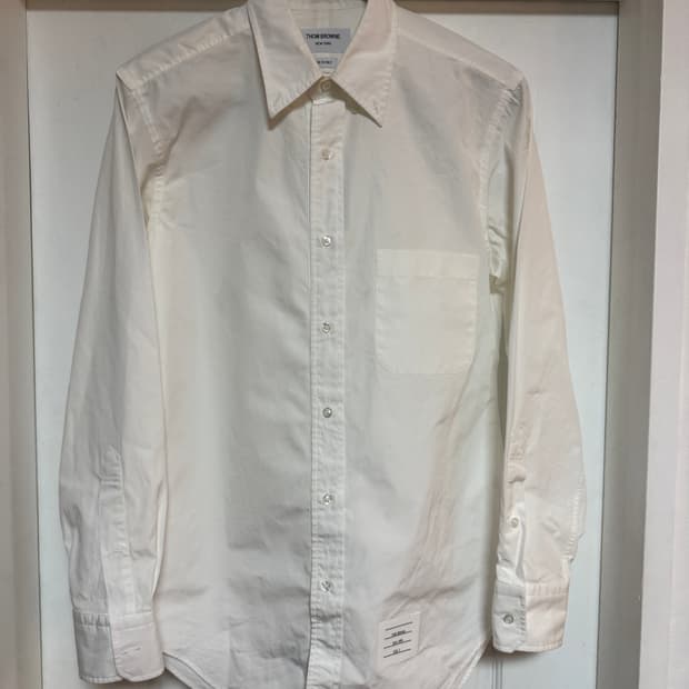 톰브라운 히든 RWB 트리밍 클래식 포플린 셔츠 (MWL010E 0311